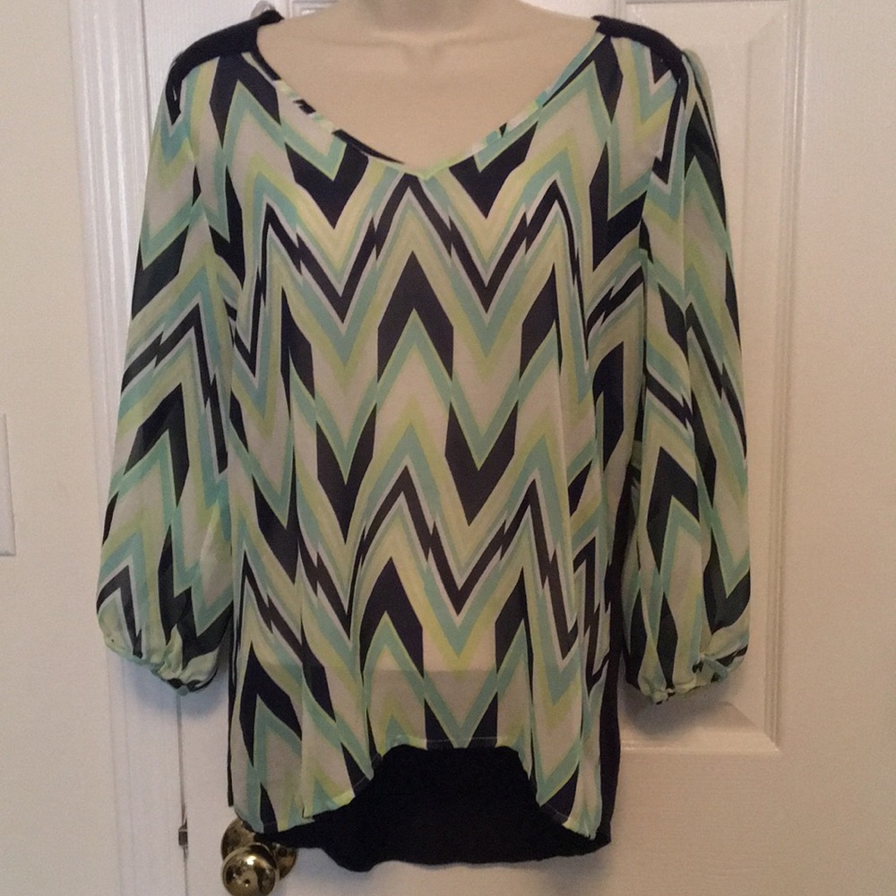 3/4 sleeve shirt.